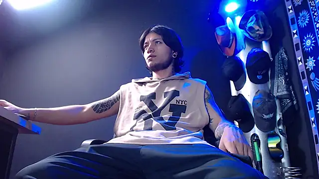 Dicaprioo  online show from February 19, 2025, 6:43 pm