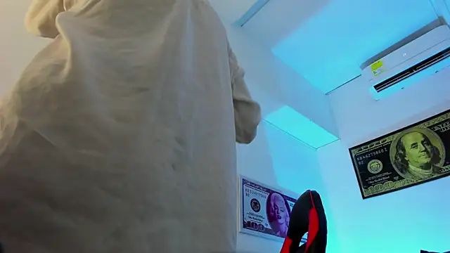 Elsalombardi  online show from January 27, 2025, 12:05 pm