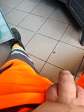 Szeltolo001 online show from October 31, 2025, 1:23 pm