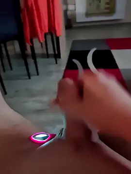 Szeltolo001 online show from April 3, 2026, 1:47 am