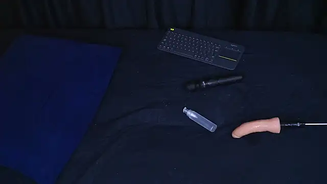 Snapshot of RaquelLust chatting on December 21, 2024, 8:28 am RaquelLust online show from December 21, 2024, 8:28 am