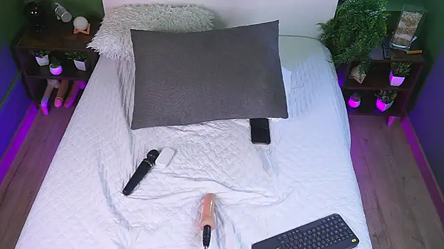 Snapshot of RaquelLust chatting on February 10, 2025, 7:58 am RaquelLust online show from February 10, 2025, 7:58 am