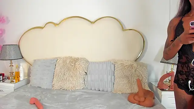 Snapshot of CahitlinBell chatting on October 16, 2025, 4:13 am CahitlinBell online show from October 16, 2025, 4:13 am