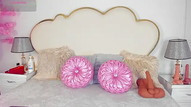 Snapshot of CahitlinBell chatting on October 21, 2025, 5:41 am CahitlinBell online show from October 21, 2025, 5:41 am