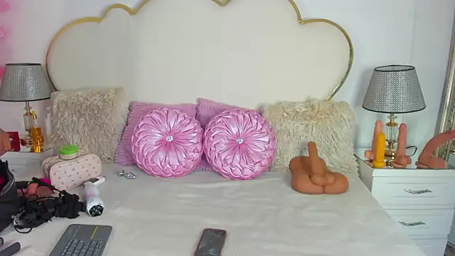 Snapshot of CahitlinBell chatting on October 22, 2025, 5:41 am CahitlinBell online show from October 22, 2025, 5:41 am