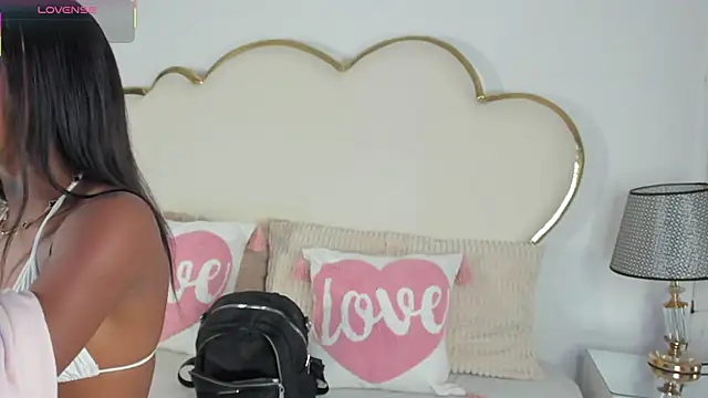 Snapshot of CahitlinBell chatting on October 24, 2025, 5:48 am CahitlinBell online show from October 24, 2025, 5:48 am