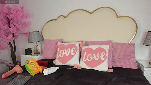 Snapshot of CahitlinBell chatting on November 25, 2025, 5:40 am CahitlinBell online show from November 25, 2025, 5:40 am