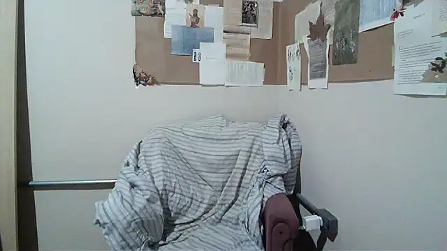 Snapshot of bbyedarling chatting on November 13, 2025, 1:59 am bbyedarling online show from November 13, 2025, 1:59 am