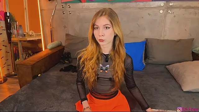 izi-fox online show from October 2, 2025, 3:41 pm