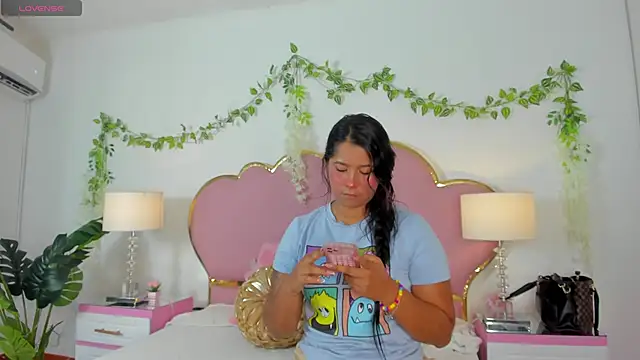 EmmaCrush online show from September 17, 2025, 8:54 pm