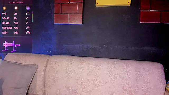 Snapshot of Elettra_Rou chatting on March 22, 2025, 10:15 pm Elettra Rou online show from March 22, 2025, 10:15 pm