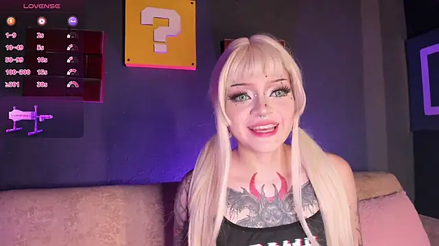 Snapshot of Elettra_Rou chatting on September 22, 2025, 11:40 pm Elettra Rou online show from September 22, 2025, 11:40 pm