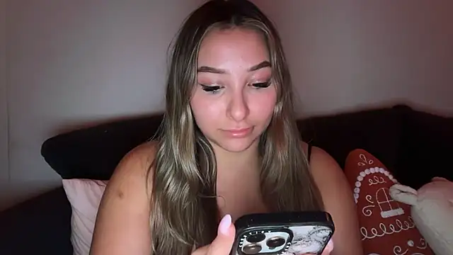 YingxYang69 online show from November 14, 2025, 12:48 pm