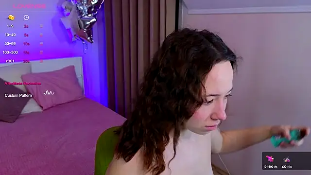 Snapshot of Hayle_Hill chatting on December 19, 2024, 12:34 am Hayle Hill online show from December 19, 2024, 12:34 am