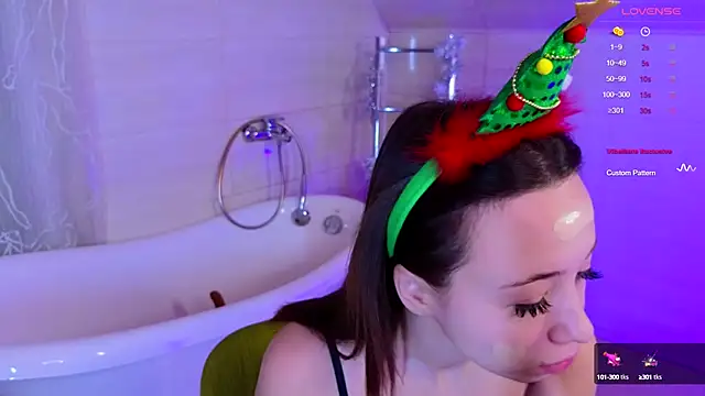 Snapshot of Hayle_Hill chatting on December 27, 2024, 2:14 am Hayle Hill online show from December 27, 2024, 2:14 am