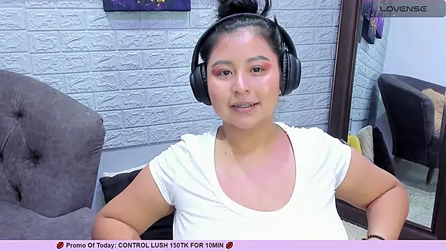  alaiasmile  online show from March 11, 2025, 1:37 am