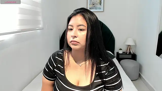  alaiasmile  online show from May 18, 2026, 5:08 pm