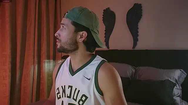 Snapshot of Valentinoford chatting on February 6, 2026, 2:27 am Valentinoford online show from February 6, 2026, 2:27 am