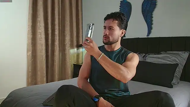 Snapshot of Valentinoford chatting on February 14, 2026, 12:18 am Valentinoford online show from February 14, 2026, 12:18 am