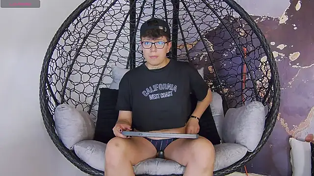 Snapshot of alex_noa chatting on September 16, 2025, 7:37 pm alex noa online show from September 16, 2025, 7:37 pm