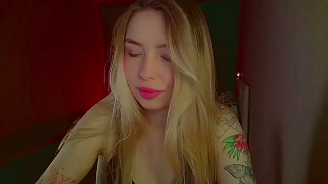 mia raspberrie online show from March 22, 2025, 11:09 pm