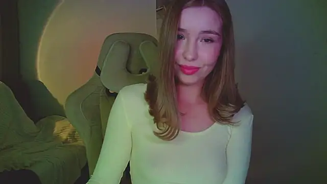 mia raspberrie online show from March 3, 2026, 8:15 pm