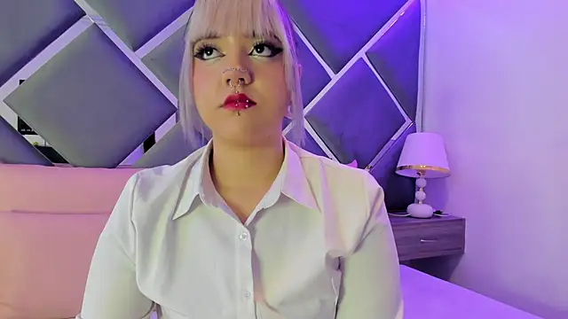 Charlotte Myers online show from October 15, 2025, 7:47 pm