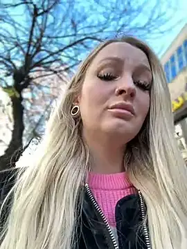 Snapshot of Teya_moon_ chatting on December 3, 2024, 10:39 am Teya moon online show from December 3, 2024, 10:39 am