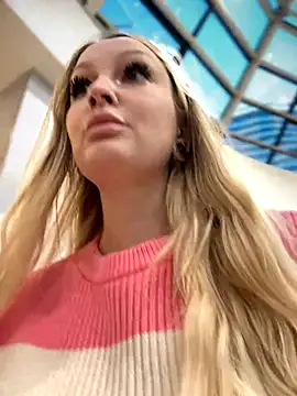 Snapshot of Teya_moon_ chatting on December 3, 2024, 1:43 pm Teya moon online show from December 3, 2024, 1:43 pm