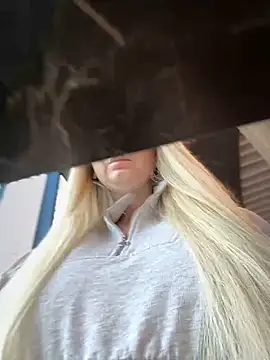 Snapshot of Teya_moon_ chatting on December 4, 2024, 10:02 am Teya moon online show from December 4, 2024, 10:02 am