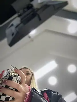 Snapshot of Teya_moon_ chatting on December 6, 2024, 11:33 am Teya moon online show from December 6, 2024, 11:33 am