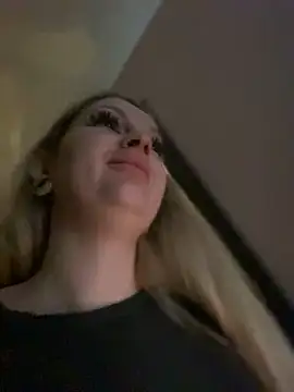 Snapshot of Teya_moon_ chatting on December 7, 2024, 7:49 am Teya moon online show from December 7, 2024, 7:49 am