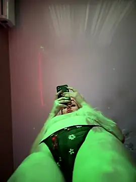 Snapshot of Teya_moon_ chatting on December 7, 2024, 10:56 am Teya moon online show from December 7, 2024, 10:56 am