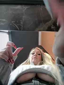 Snapshot of Teya_moon_ chatting on December 17, 2024, 10:34 am Teya moon online show from December 17, 2024, 10:34 am