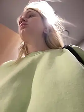 Snapshot of Teya_moon_ chatting on December 20, 2024, 12:27 pm Teya moon online show from December 20, 2024, 12:27 pm