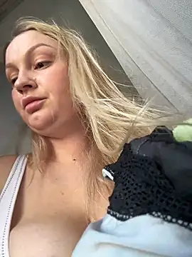 Snapshot of Teya_moon_ chatting on December 21, 2024, 12:49 pm Teya moon online show from December 21, 2024, 12:49 pm