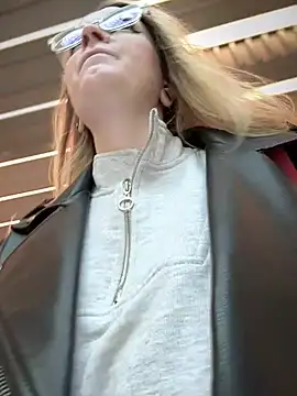 Snapshot of Teya_moon_ chatting on December 27, 2024, 10:12 am Teya moon online show from December 27, 2024, 10:12 am