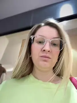 Snapshot of Teya_moon_ chatting on December 29, 2024, 10:34 am Teya moon online show from December 29, 2024, 10:34 am