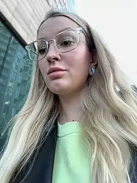 Snapshot of Teya_moon_ chatting on January 4, 2025, 10:38 am Teya moon online show from January 4, 2025, 10:38 am