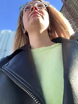 Snapshot of Teya_moon_ chatting on January 8, 2025, 11:10 am Teya moon online show from January 8, 2025, 11:10 am