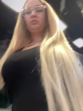 Snapshot of Teya_moon_ chatting on January 13, 2025, 12:02 pm Teya moon online show from January 13, 2025, 12:02 pm