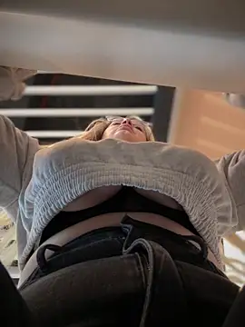 Snapshot of Teya_moon_ chatting on January 22, 2025, 11:12 am Teya moon online show from January 22, 2025, 11:12 am