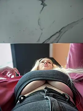 Snapshot of Teya_moon_ chatting on January 27, 2025, 11:43 am Teya moon online show from January 27, 2025, 11:43 am