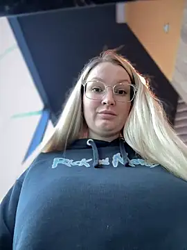 Snapshot of Teya_moon_ chatting on January 30, 2025, 11:22 am Teya moon online show from January 30, 2025, 11:22 am