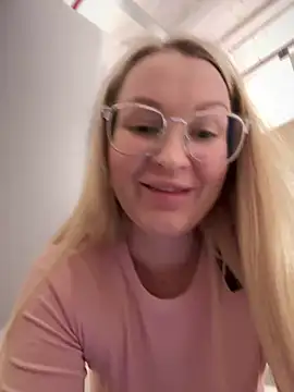 Snapshot of Teya_moon_ chatting on February 4, 2025, 11:27 am Teya moon online show from February 4, 2025, 11:27 am