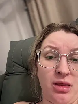 Snapshot of Teya_moon_ chatting on February 8, 2025, 7:05 pm Teya moon online show from February 8, 2025, 7:05 pm