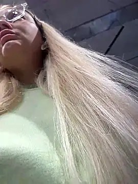 Snapshot of Teya_moon_ chatting on February 13, 2025, 10:34 am Teya moon online show from February 13, 2025, 10:34 am