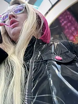 Snapshot of Teya_moon_ chatting on February 14, 2025, 12:03 pm Teya moon online show from February 14, 2025, 12:03 pm