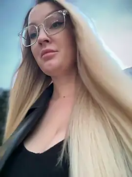 Snapshot of Teya_moon_ chatting on February 15, 2025, 2:55 pm Teya moon online show from February 15, 2025, 2:55 pm