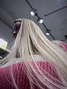 Snapshot of Teya_moon_ chatting on February 19, 2025, 12:11 pm Teya moon online show from February 19, 2025, 12:11 pm